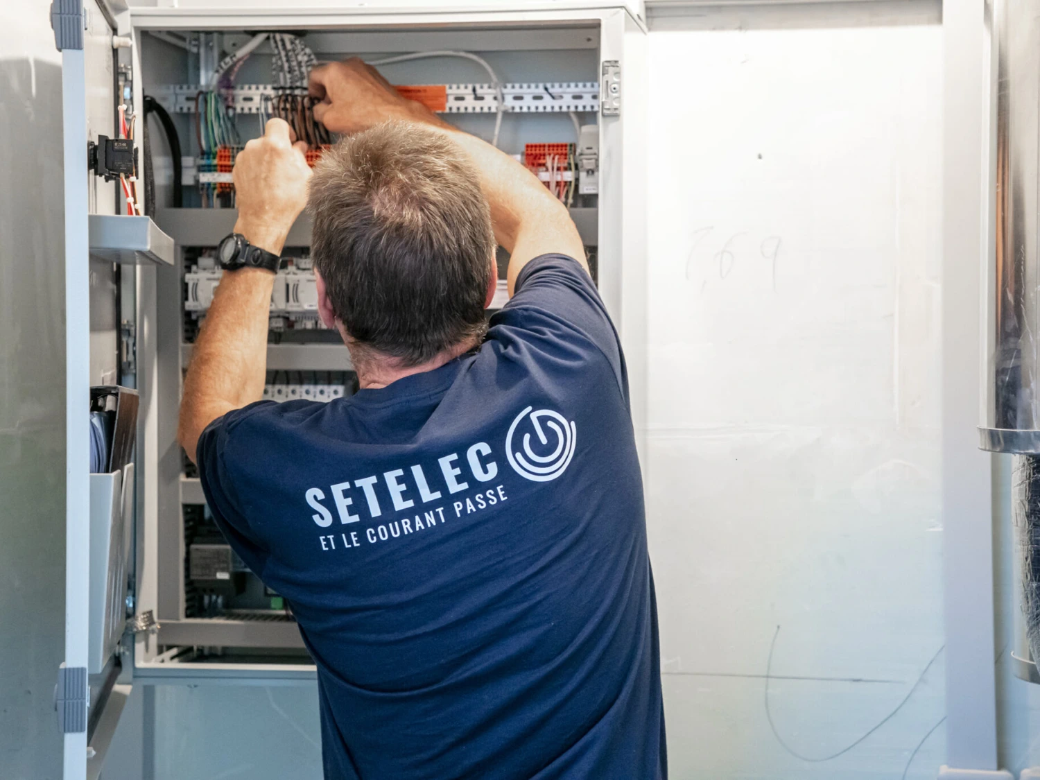 Installation électrique - Maison individuelle - Bâtiment locatif - PPE - Industrie - Chalet - Mayens - Patrimoine - Dépannage